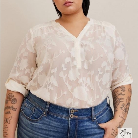 Torrid Prestine (ivory) Harper clip chiffon pullover blouse size 2 (18/20) - Picture 6 of 8